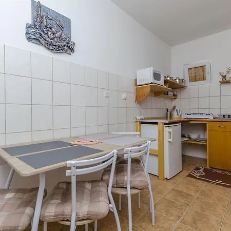 Jozsef Apartament Splitska